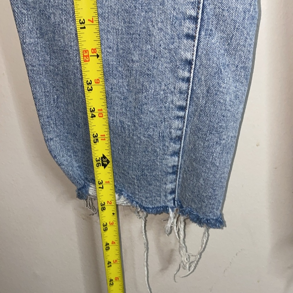 🛍️Light wash jeans with built in hole! - Picture 4 of 9